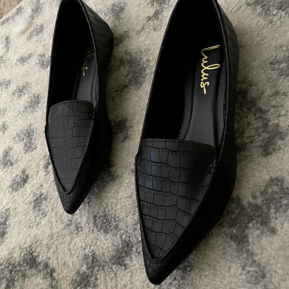 Black Crocodile-Embossed Pointed Loafers